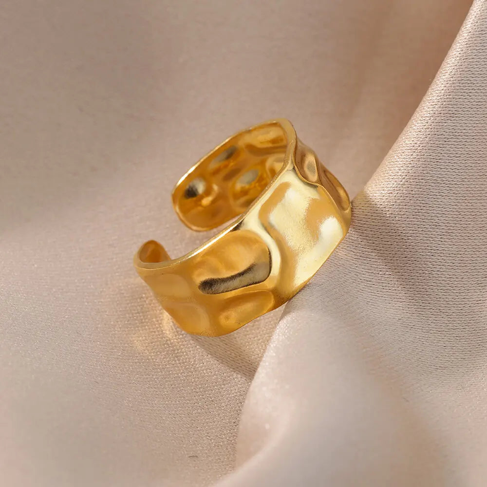 Unregelmäßige offene Ringe aus Gold